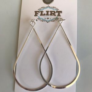 Flirt silver toned dangle earring